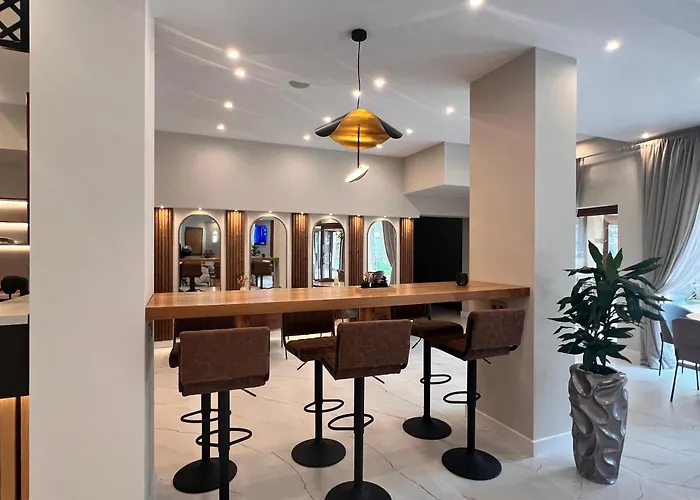 Designer Apartment At Pirin Sense